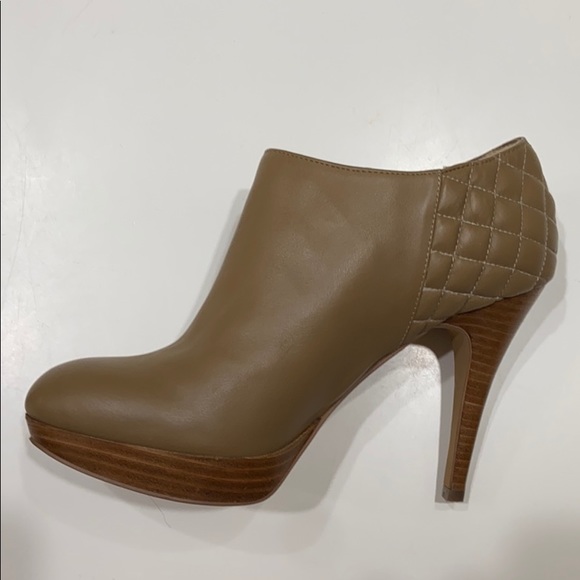 Vince Camuto Heel - Picture 4 of 5